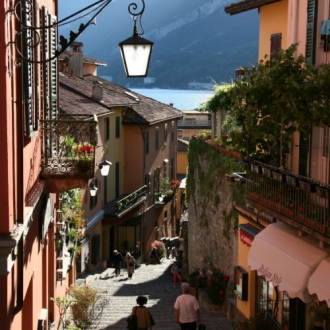 Salita Serbelloni ( Serbelloni steps)